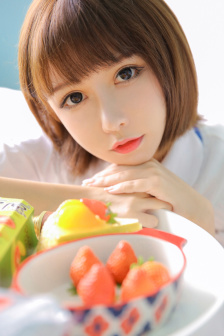 美女扒开内裤光屁股给男人看